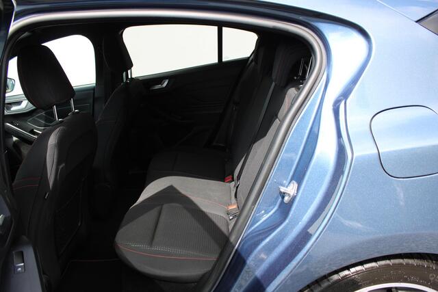 Ford FOCUS 1.5 EcoBoost ST Line Business Automaat, Trekhaak, LED, 18" LM velgen