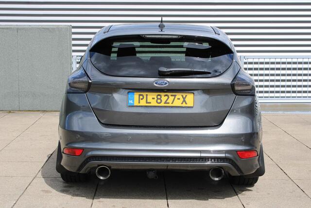 Ford FOCUS 1.5 ST-Line 182 Navigatie / Camera / LMV / Alcantara
