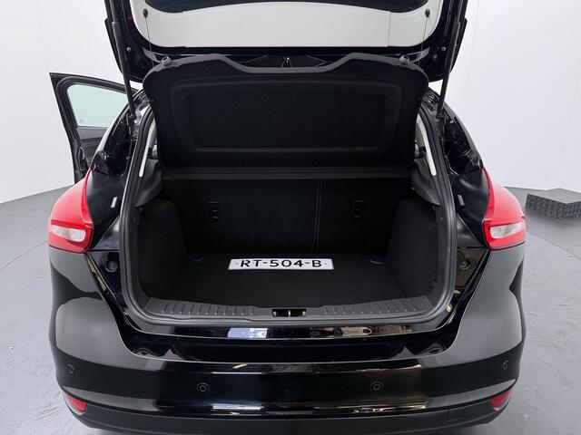 Ford FOCUS 1.0 Lease Edition - Navigatie - Lichtmetalen Velgen - Cruise Control - Trekhaak