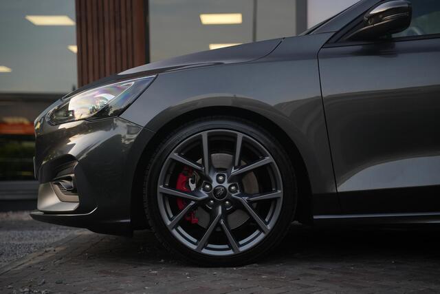 Ford FOCUS 2.3 EcoBoost ST-X MK4 Virtual Teller Automaat | Panorama | HUD | ACC | Performance Seats | Camera | Winter Pack