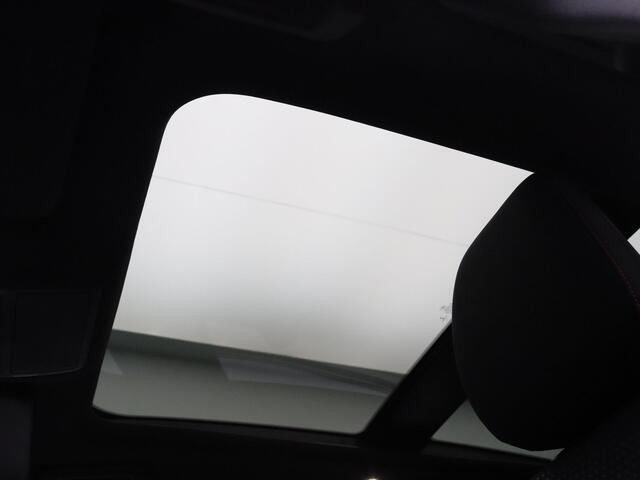 Ford FOCUS EcoBoost ST Line Business 125pk Cruise | Navi | Parkeersens. v+a | Panoramadak