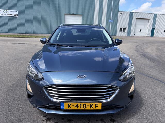 Ford FOCUS Wagon 1.0i EcoBoost Hybrid Titanium X Business 6-Bak 125 PK. Nieuwe auto en zeer zuinig !!! Open panoramadak !! Zeker een kansje deze auto !