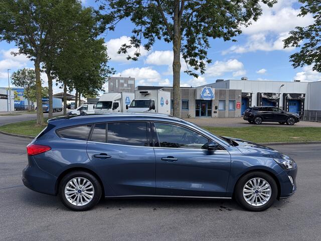 Ford FOCUS Wagon 1.0i EcoBoost Hybrid Titanium X Business 6-Bak 125 PK. Nieuwe auto en zeer zuinig !!! Open panoramadak !! Zeker een kansje deze auto !