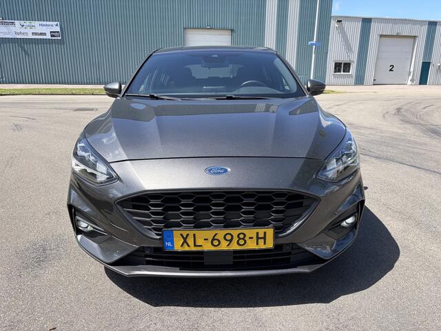 Ford FOCUS 1.0i EcoBoost ST Line Business 6-Bak 126 PK. Zeer mooie en als nieuw rijdende auto van de eerste eigenaar !!! Alle keuringen toegestaan !!