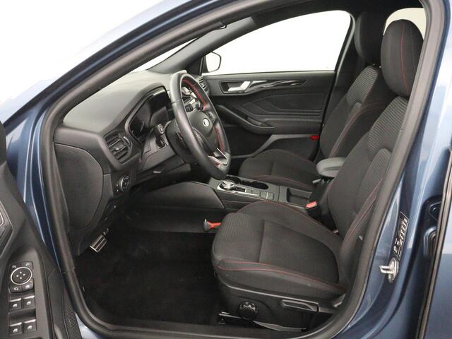 Ford FOCUS 1.5 EcoBoost ST Line | Trekhaak | Stoel & Stuurverwarming | Keyless | Carplay | Climate control | Parkeerhulp | Full LED | Cruise control | Navigatie | Bluetooth | Getint glas