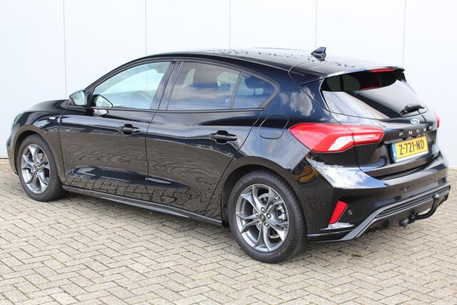Ford FOCUS 1.0-125pk EcoBoost ST-Line AUTOMAAT ! Gun u het gemak, comfort en plezier van een automaat ! Autm. airco, stoel-, stuur- en voorraamverw., all season banden, camera, LED verlichting, navigatie, telefoonvoorb., trekhaak etc.
