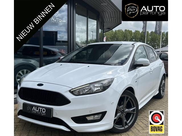 Ford FOCUS 1.0 ST-Line 125PK | NL AUTO | Achteruitrijcamera | Navigatie | Grote Spoiler | 18 Inch | Parkeersensoren Voor en Achter | Cruise Control | Climate Control | Voorruitverwarming | Armsteun | 2 Sleutels | Privacy Glass |