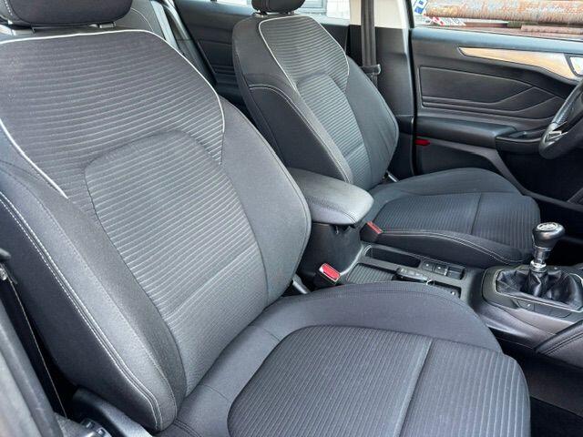 Ford FOCUS Wagon 1.0 EcoBoost Titanium Business Airco/ECC,Cruisecontrol,Navigatie Zeer Nette Auto