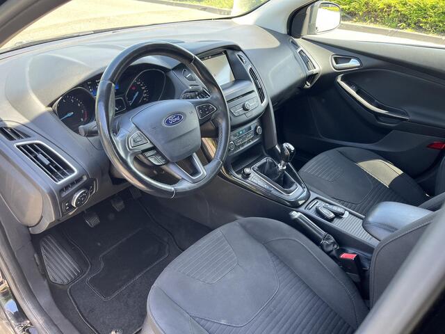 Ford FOCUS Wagon 1.0 Titanium * Carplay * Nieuwe Distr. * Camera * Garantie