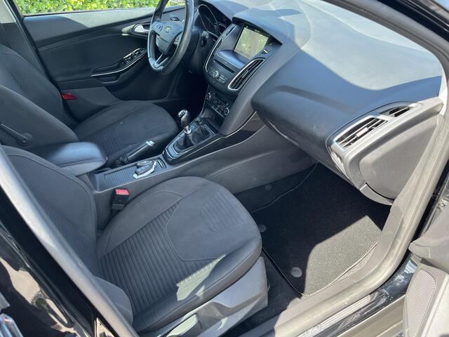 Ford FOCUS Wagon 1.0 Titanium * Carplay * Nieuwe Distr. * Camera * Garantie