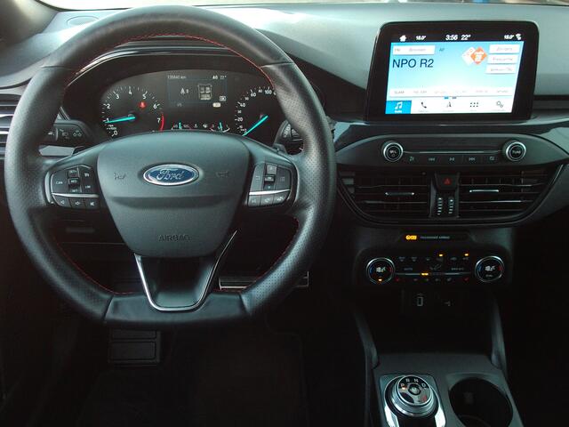 Ford FOCUS Wagon 1.0 EcoBoost ST-Line, Automaat / Trekhaak / Carplay + Android Auto / Camera + Sensoren / Keyless / 17'' LMV