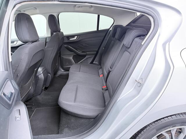Ford FOCUS Titanium | Trekhaak | Winterpack | Adap. Cruise | 100% dealer onderhouden |