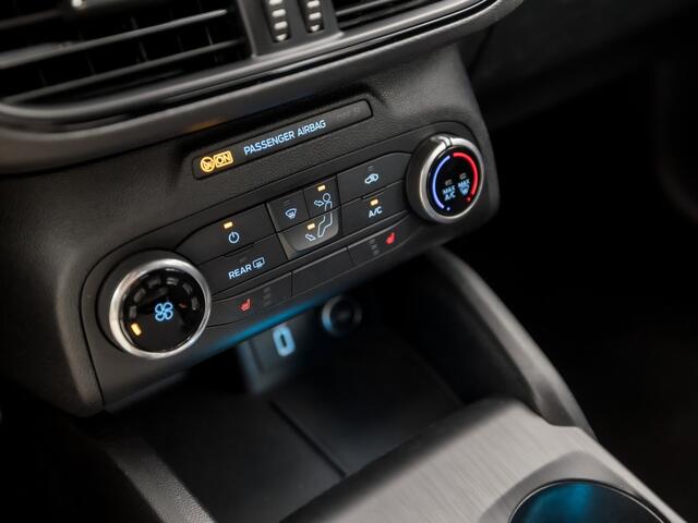 Ford FOCUS Wagon 1.5 EcoBoost ST Line 150Pk Automaat (APPLE CARPLAY, GROOT NAVI, STOELVERWARMING, KEYLESS, SPORTSTOELEN, ADAPTIVE CRUISE, PARKEERSENSOREN, NIEUWSTAAT)