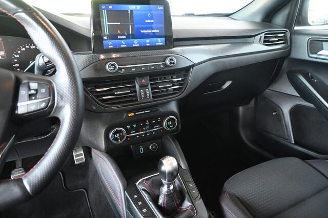 Ford FOCUS 1.0 EcoBoost ST Line Business Clima CarPlay Camera Led Navigatie Cruise Trekhaak Goed onderhouden! Inruil Mogelijk!