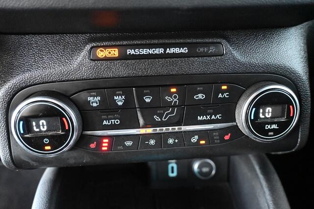 Ford FOCUS 1.0 EcoBoost ST Line Business Clima CarPlay Camera Led Navigatie Cruise Trekhaak Goed onderhouden! Inruil Mogelijk!