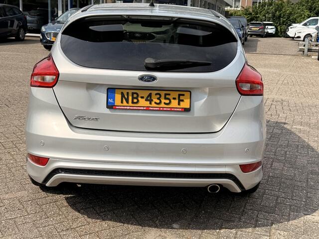 Ford FOCUS 1.5 Ecboost ST-Line 150pk Achterspoiler | Navigatie | Carplay & Android Auto | 18 inch velgen | Reservewiel | Getint glas