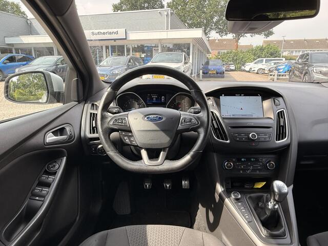 Ford FOCUS 1.5 Ecboost ST-Line 150pk Achterspoiler | Navigatie | Carplay & Android Auto | 18 inch velgen | Reservewiel | Getint glas