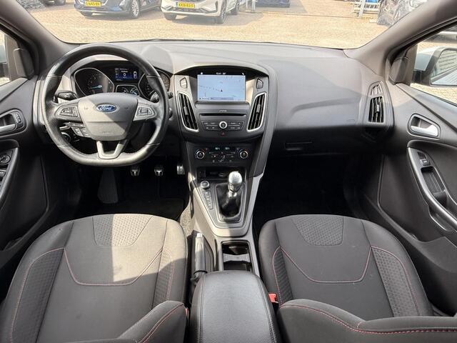Ford FOCUS 1.5 Ecboost ST-Line 150pk Achterspoiler | Navigatie | Carplay & Android Auto | 18 inch velgen | Reservewiel | Getint glas