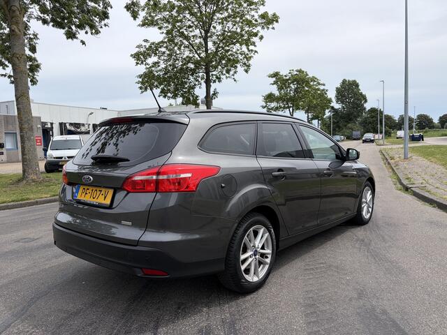 Ford FOCUS Wagon 1.0i Eco-Boost Edition 6-Bak 126 PK. Distributieriem en waterpomp vervangen bij 197.000 KM !!! Zeer fijn rijdende auto !!