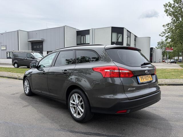 Ford FOCUS Wagon 1.0i Eco-Boost Edition 6-Bak 126 PK. Distributieriem en waterpomp vervangen bij 197.000 KM !!! Zeer fijn rijdende auto !!