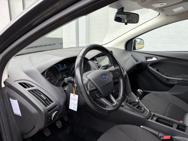 Ford FOCUS Wagon 1.0i Eco-Boost Edition 6-Bak 126 PK. Distributieriem en waterpomp vervangen bij 197.000 KM !!! Zeer fijn rijdende auto !!