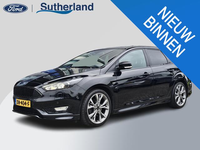 Ford FOCUS Wagon 1.5 Titanium 182 pk | 2de eigenaar | Bi-xenon | Camera | Stuur- en stoelverwarming | 18'' velgen | Zéér netjes!