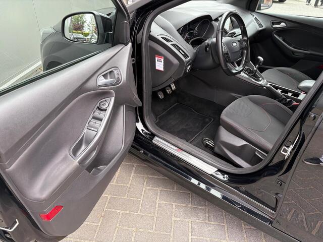 Ford FOCUS 125PK EcoB. ST-Line Trekhaak/Camera/Carplay-android/Navigatie/Cruise-control