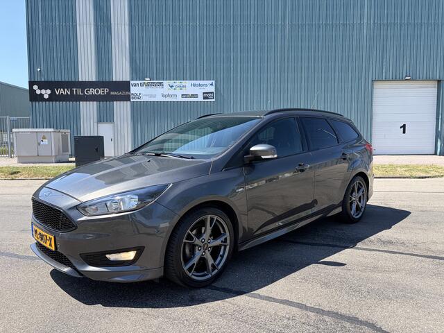 Ford FOCUS Wagon 1.0i Eco-Boost ST-Line 6-Bak 126 PK. Prachtige en goed onderhouden auto !!! Alle keuringen toegestaan !! Rijdt ook helemaal nieuw !