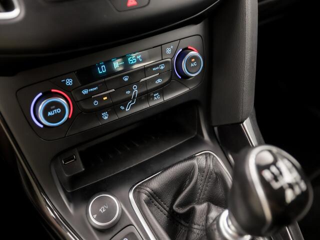 Ford FOCUS Wagon 1.0 Titanium Sport (APPLE CARPLAY, NAVIGATIE, CLIMATE, GETINT GLAS, SPORTSTOELEN, KEYLESS, PARKEERSENSOREN, NIEUWE APK, NIEUWSTAAT)