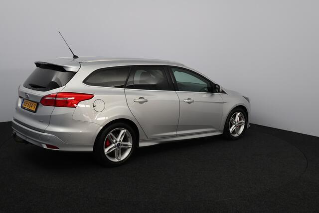 Ford FOCUS Wagon 1.0 Titanium /D-Riem Verv. 150.000KM! /Trekhaak! /Apple + Android /Voorruitverw. /Navi /Climat /Cruise /Elek. pakket /Bluetooth /17"LMV /Extra getint glas /PDC V+A /Mistlampen /LED Dagrijverl. /Dakrails.