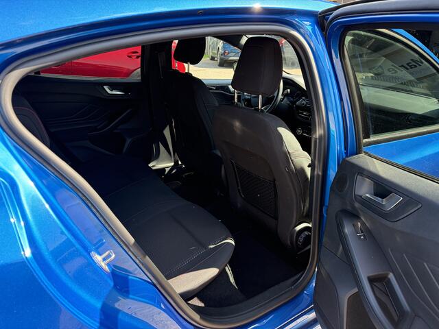 Ford FOCUS 1.5 EcoBoost ST Line Business 181PK TREKHAAK B&O WINTER PACK