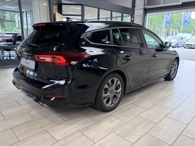 Ford FOCUS Wagon EcoBoost Hybrid 155 pk ST-Line | Winterpack | Cruise control | Camera | Clima | SYNC 4 | All-season banden | Keyless |