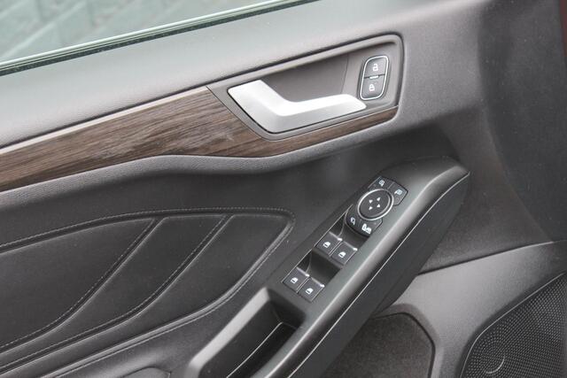Ford FOCUS 1.5 EcoBoost 182pk Vignale Navi, Panoramadak, Leer, Winterpack, Head-up, 18" All Weather