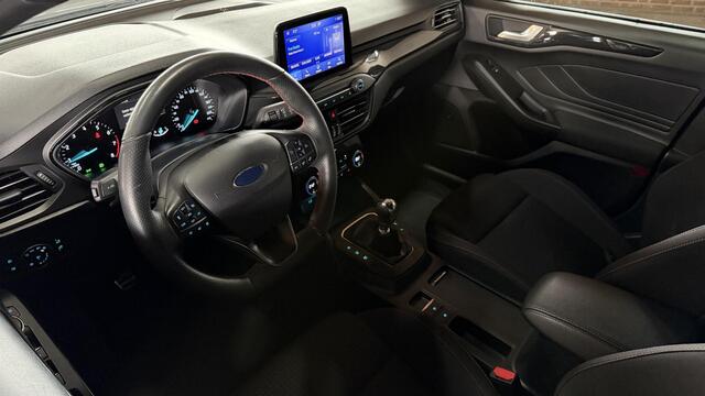Ford FOCUS Wagon 1.0 EcoBoost Hybrid ST Line Winter Pakket / Safety Pakket / Trekhaak afneembaar / CarPlay / Clima