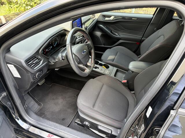 Ford FOCUS 1.0 EcoBoost Titanium Business / AUTOMAAT / NAVI / CRUISE / 135dkm!