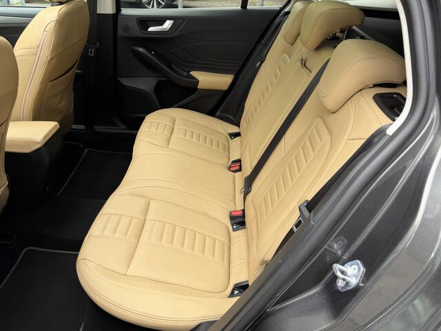 Ford FOCUS Wagon BWJ 2019 | 1.0T 126PK Titanium Bus AUTOMAAT | TREKHAAK | PANO DAK | LEER | LED | NAVI | CLIMA | STOEL&STUUR VERW | PDC | DONKER GLASS |