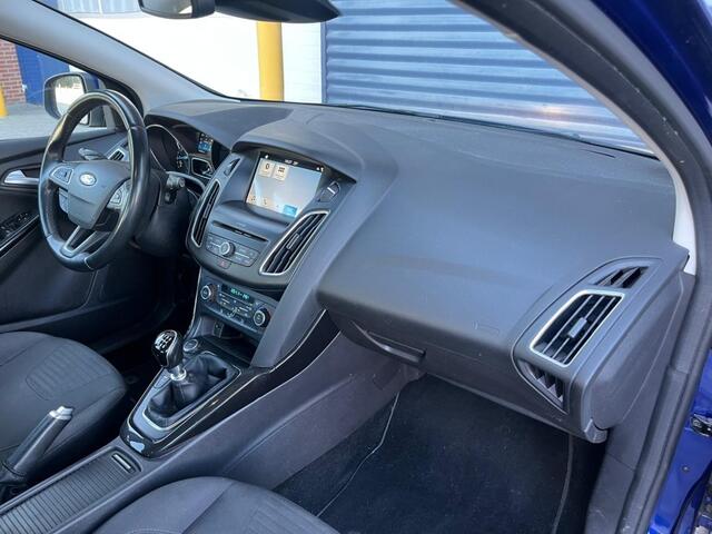Ford FOCUS 1.0 125PK titanium Navi Blis Trekhaak Nieuwe Distributie