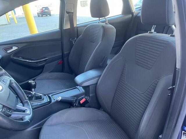 Ford FOCUS 1.0 125PK titanium Navi Blis Trekhaak Nieuwe Distributie