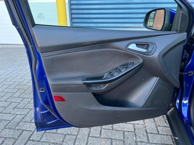 Ford FOCUS 1.0 125PK titanium Navi Blis Trekhaak Nieuwe Distributie
