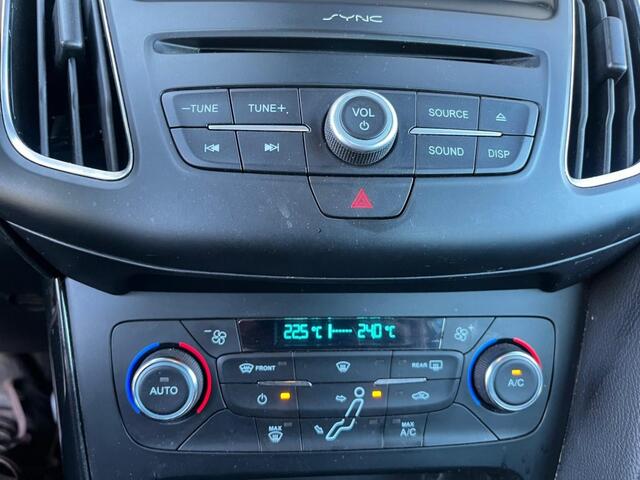 Ford FOCUS 1.0 125PK titanium Navi Blis Trekhaak Nieuwe Distributie