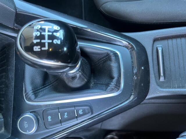 Ford FOCUS 1.0 125PK titanium Navi Blis Trekhaak Nieuwe Distributie