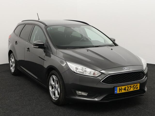 Ford FOCUS Wagon 1.0 Lease Edition Apple Carplay/Android Auto, Cruise control, Parkeersensor achter, Spraakbediening, Combineert een luxe uitstraling met veel comfort en een verrassend ruim interieur. Dankzij de royale bagageruimte en praktische indeling is deze stationwagen ideaal voor zowel dagelijks gebru