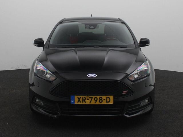 Ford FOCUS 2.0 ST | Winterpakket | Achteruitrijcamera | Sportstoelen | Lichtmetalen Velgen |