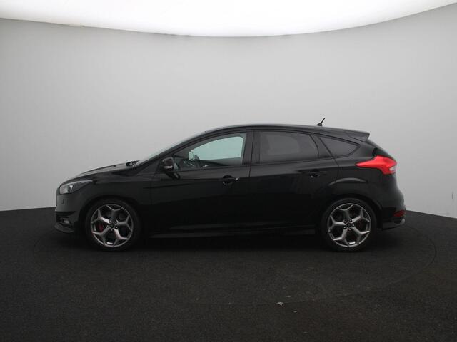 Ford FOCUS 2.0 ST | Winterpakket | Achteruitrijcamera | Sportstoelen | Lichtmetalen Velgen |
