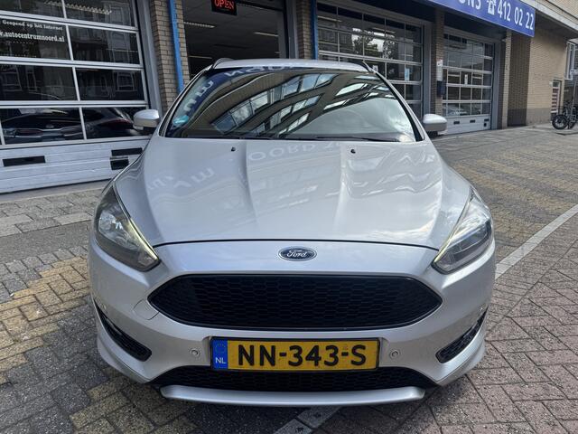Ford FOCUS Wagon 1.0 ST-Line NAP | Navigatie | Apple Carplay | Cruise Control | Automatisch Parkeren | Parkeersensoren Voor + Achter | 17inch Lichtmetalen Velgen | Dealeronderhouden |