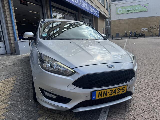 Ford FOCUS Wagon 1.0 ST-Line NAP | Navigatie | Apple Carplay | Cruise Control | Automatisch Parkeren | Parkeersensoren Voor + Achter | 17inch Lichtmetalen Velgen | Dealeronderhouden |