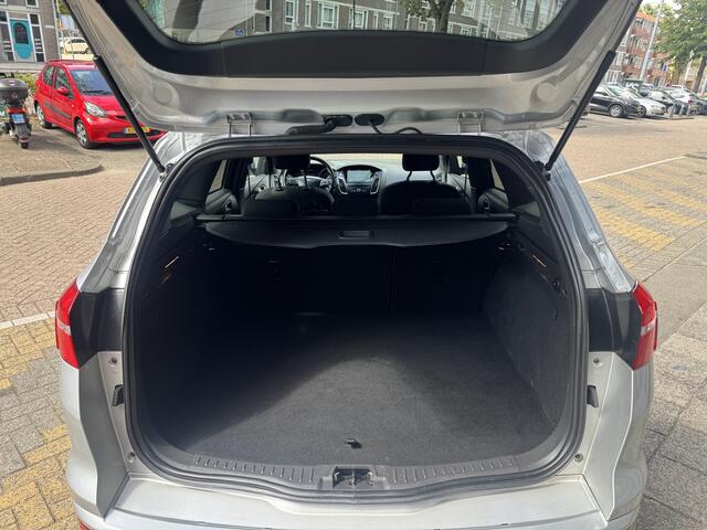 Ford FOCUS Wagon 1.0 ST-Line NAP | Navigatie | Apple Carplay | Cruise Control | Automatisch Parkeren | Parkeersensoren Voor + Achter | 17inch Lichtmetalen Velgen | Dealeronderhouden |