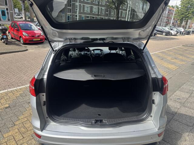 Ford FOCUS Wagon 1.0 ST-Line NAP | Navigatie | Apple Carplay | Cruise Control | Automatisch Parkeren | Parkeersensoren Voor + Achter | 17inch Lichtmetalen Velgen | Dealeronderhouden |