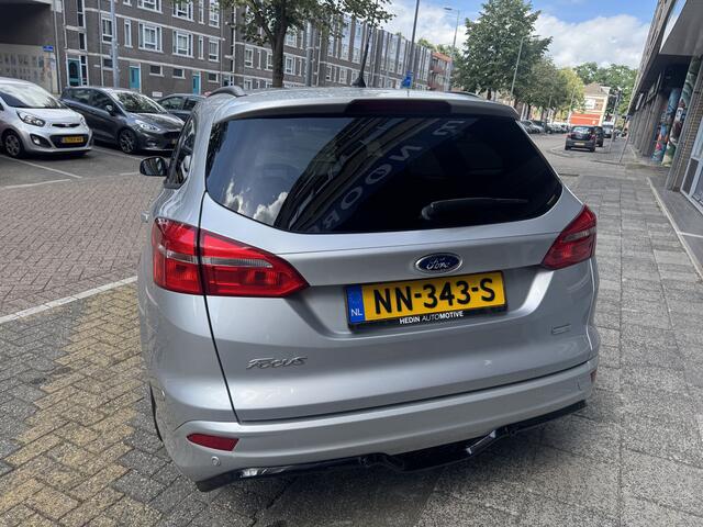 Ford FOCUS Wagon 1.0 ST-Line NAP | Navigatie | Apple Carplay | Cruise Control | Automatisch Parkeren | Parkeersensoren Voor + Achter | 17inch Lichtmetalen Velgen | Dealeronderhouden |