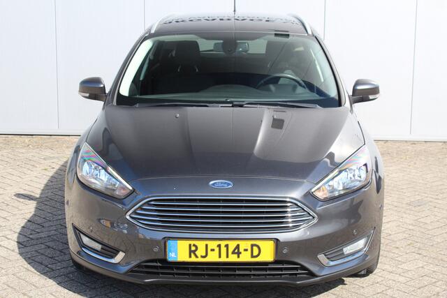 Ford FOCUS Wagon 1.0-125pk Titanium. Zeer nette, praktische en goed onderhouden wagen, afkomstig van de 1e eig. ! Autm. airco dual, cruise control, trekhaak, verwarmd voorraam, navigatie, telefoonvoorb., metallic lak, pdc v~a, LM wielen, All Season banden etc.
